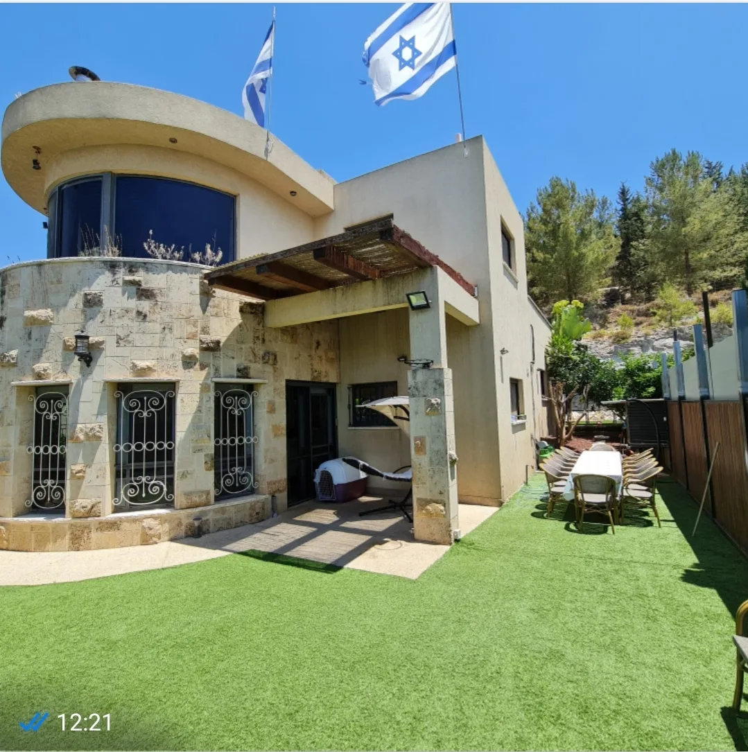 בצל התמר - מעונה